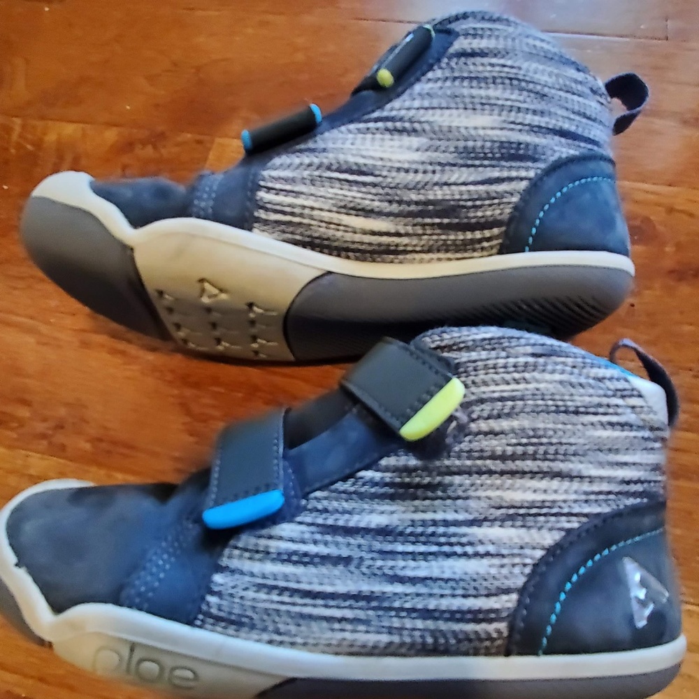 PLAE MAX HiTop Navy and white casual shoe/sneaker Boys Youth Size 12 US-like new